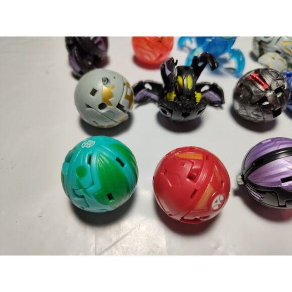 Lot of 18 Bakugan With Cards Large Red Bakugan & More - Picture 4 of 16